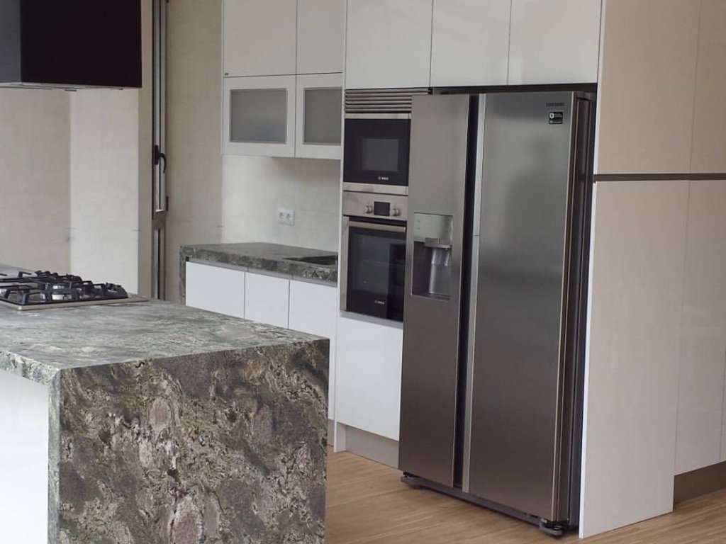 Mueble de formica blanco brillo