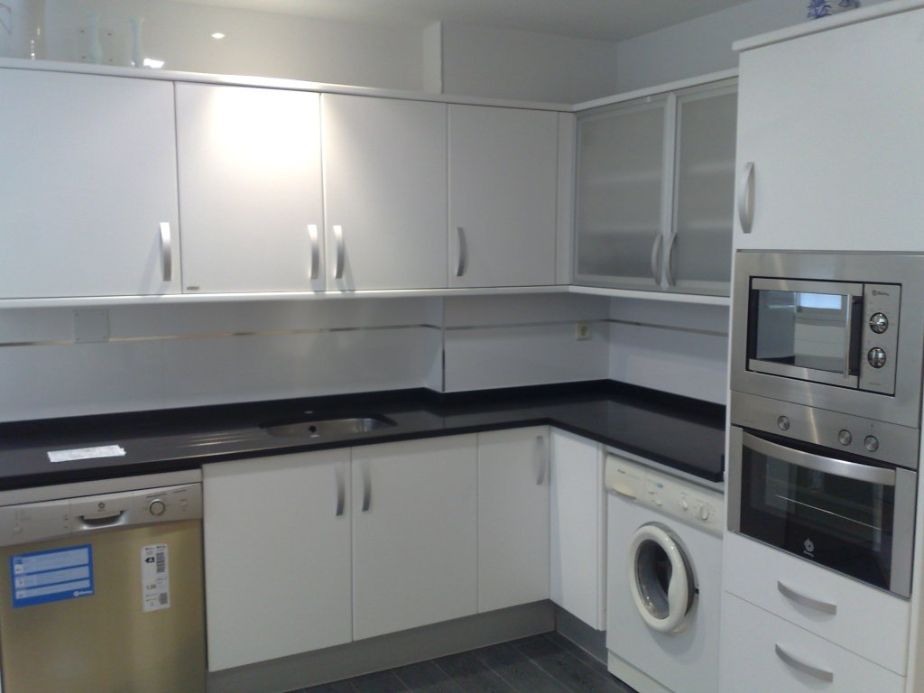 Mueble de formica blanco mate