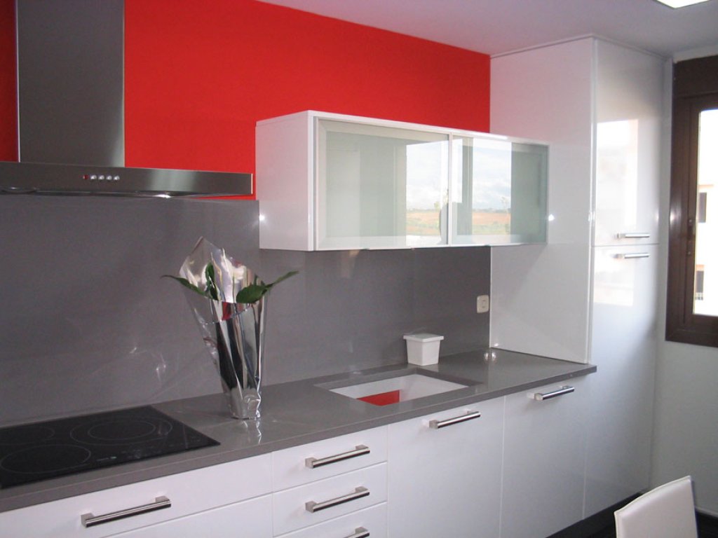 Mueble de formica brillo liso
