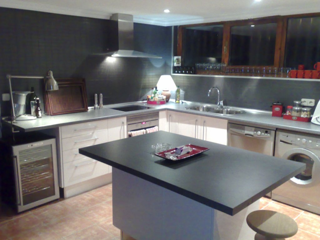 Mueble de formica gris